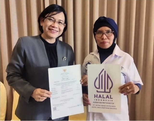 Penyerahan sertifikat halal bersama tim Ibis Styles Malang